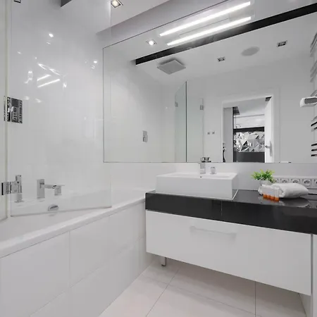Appartement Pokorna Modern With Balcony & Parking By Renters