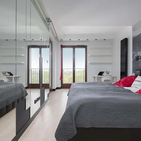 Pokorna Modern With Balcony & Parking By Renters Appartement *