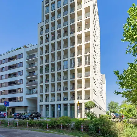 Pokorna Modern With Balcony & Parking By Renters Appartement *