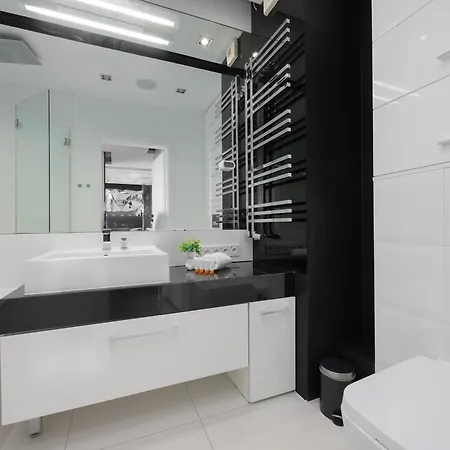 Pokorna Modern With Balcony & Parking By Renters Appartement Varsovie