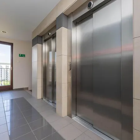 Pokorna Modern With Balcony & Parking By Renters