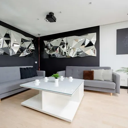 Pokorna Modern With Balcony & Parking By Renters Appartement Varsovie