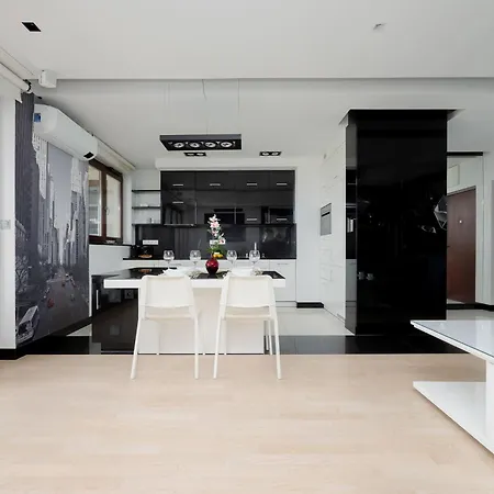 Pokorna Modern With Balcony & Parking By Renters