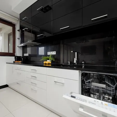 Pokorna Modern With Balcony & Parking By Renters Appartement *