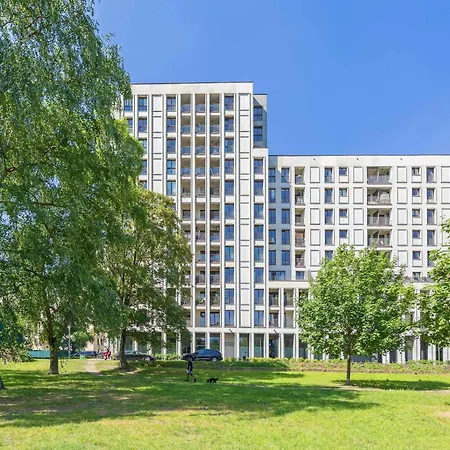 Pokorna Modern With Balcony & Parking By Renters
